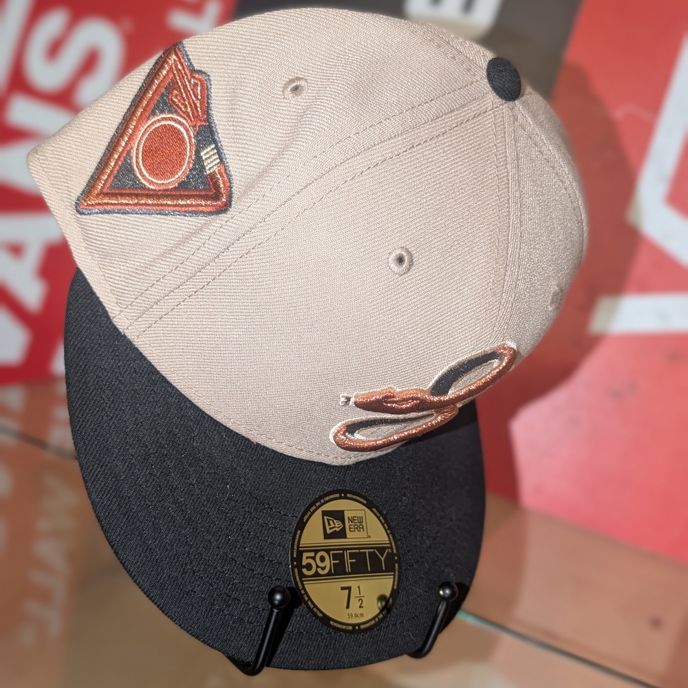 New Era Arizona Diamond Backs Fitted Hat, Dead stock Condition, Asking 60$.